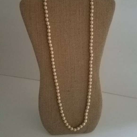 Talbot's Single Strand of faux pearls - Picture 2 of 5